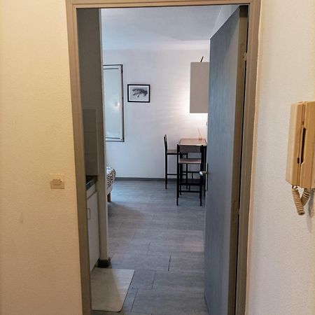 Apartment Near Center มงต์เปอลิเยร์ ภายนอก รูปภาพ
