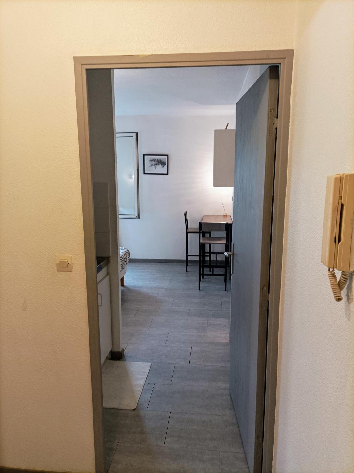 Apartment Near Center มงต์เปอลิเยร์ ภายนอก รูปภาพ
