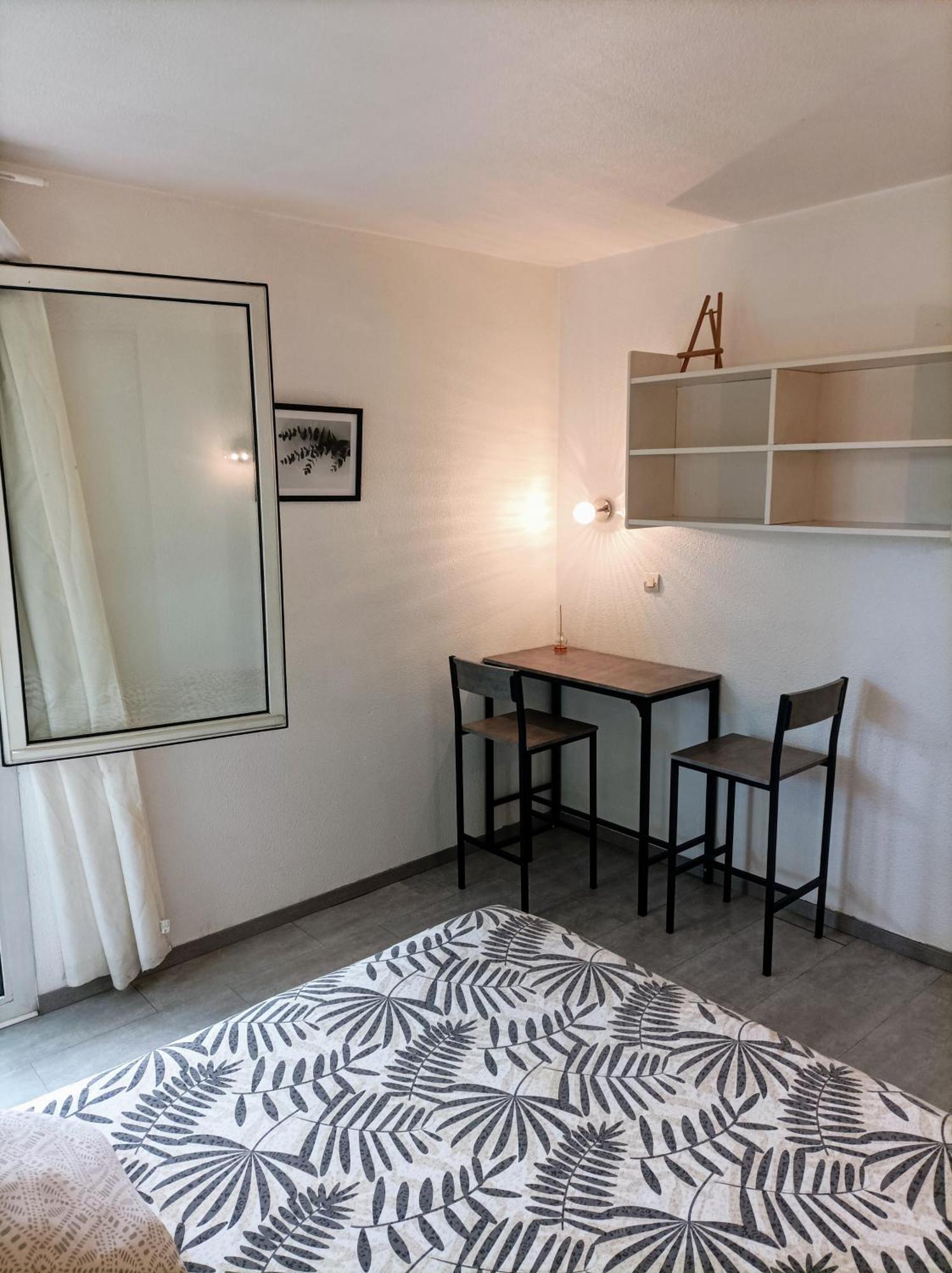 Apartment Near Center มงต์เปอลิเยร์ ภายนอก รูปภาพ